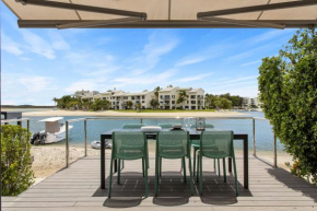 Spacious Riverfront Apt & Private Jetty